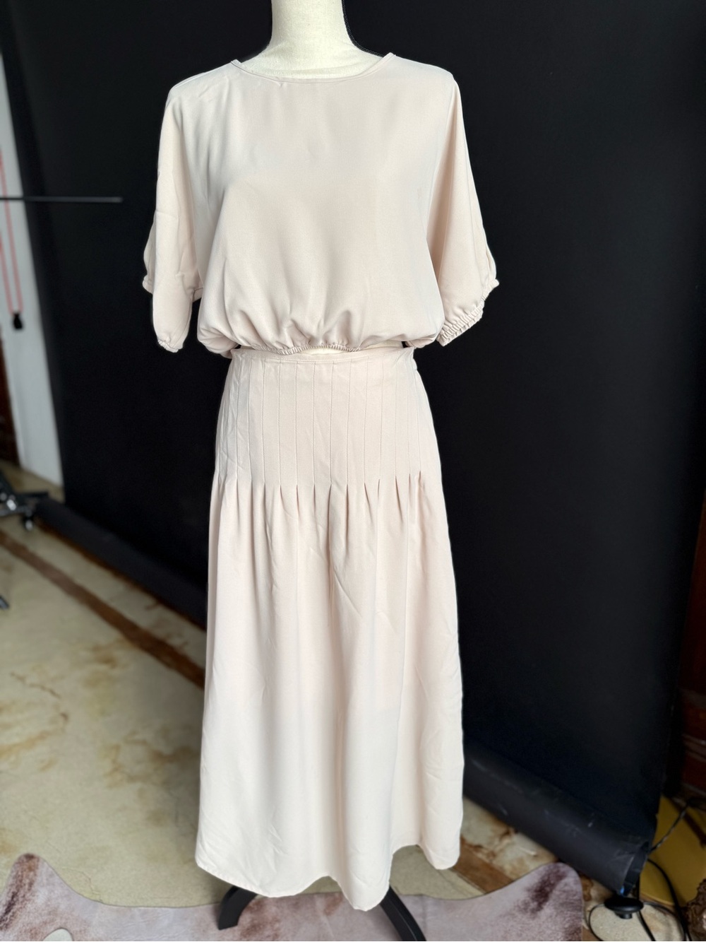 Wish Cream Maxi Skirt with Elastic Waist and cropped blouse set